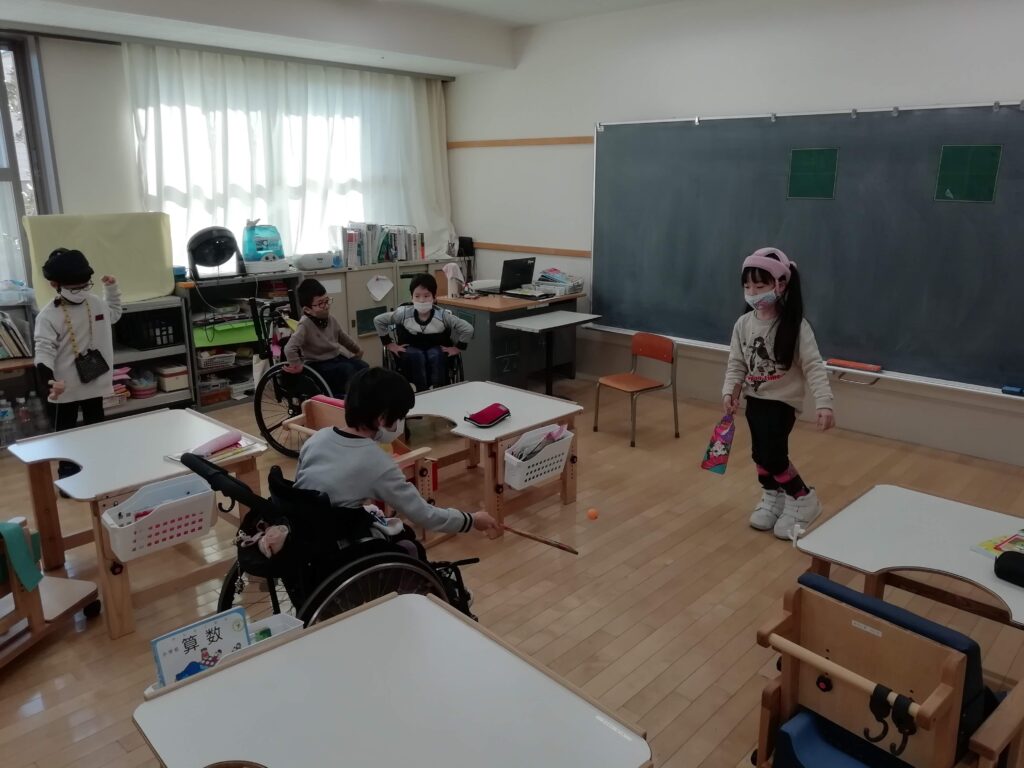 1月13日 教室での遊び 筑波大学附属桐が丘特別支援学校 1月13日 教室での遊び 筑波大学附属桐が丘特別支援学校